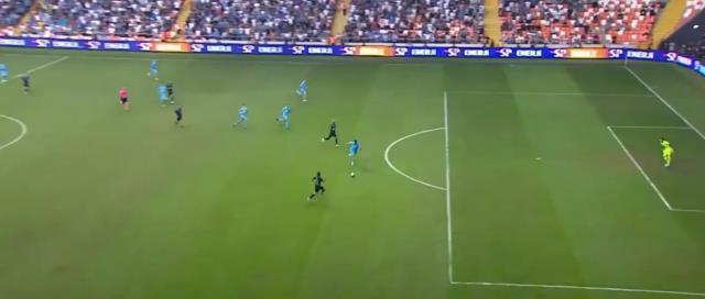 Bunu niye yaptın Yusuf! Trabzonspor maçındaki hareketine kimse anlam veremedi, hemen oyundan çıkarıldı