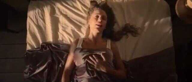 Serenay Sarıkaya'nın yılanla kendini tatmin ettiği sahne Şahmaran dizisine damga vurdu