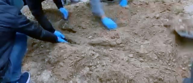 OTOMOBİLİNİ GASBETMEK İSTEDİKLERİ ARKADAŞLARI DİRENİNCE ÖLDÜRÜP GÖMMÜŞLER