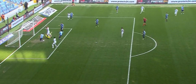 Süper Lig'de korku dolu anlar: Vedat Karakuş, hastaneye kaldırıldı