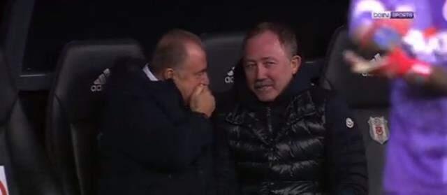 Yedek kulübesindeki sohbette kahkahalara boğuldular! Fatih Terim ve Sergen Yalçın'ın o anları büyük ilgi çekti