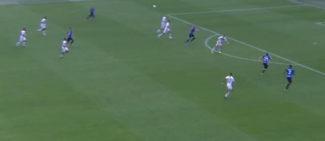 Sen ne yaptın Hakan! Bu kez golü değil, asistiyle futbolseverlerin ağzını açık bıraktı