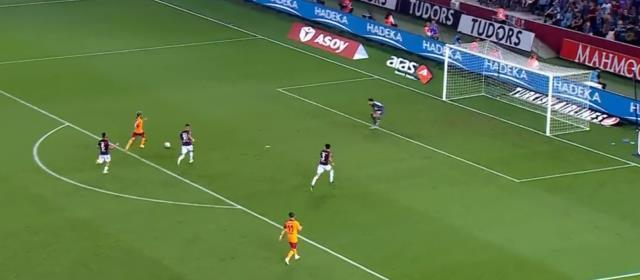 Mertens'in Trabzon maçında Galatasaray taraftarını çileden çıkardığı o an: Çıkarın şu adamı oyundan