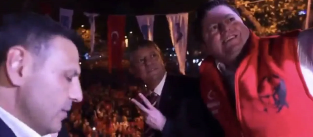 Özgür Özel'in el işaretine Dilek İmamoğlu müdahale etti