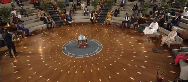 Cumhurbaşkanı Erdoğan, Afrikalı gençlerle buluştu! Çadlı Ömer'in okuduğu 'Zulmü alkışlayamam' şiiri geceye damga vurdu