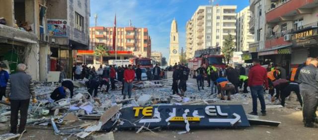 Şanlıurfa'da bir apartmanın zemin katında patlama! 6 kişi yaralandı