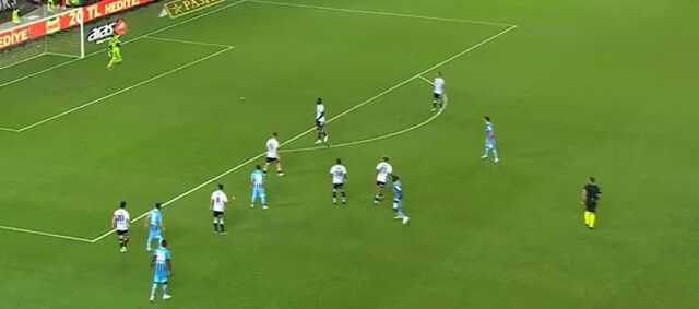Trabzon-Beşiktaş maçında taraflı tarafsız herkesi ayağa kaldıran an! Sezonun golü kaçtı
