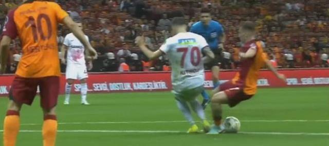 Bu pozisyon ortalığı karıştırdı! Galatasaraylılar, Yaşar Kemal Uğurlu'ya düdüğünü astırmak istiyor