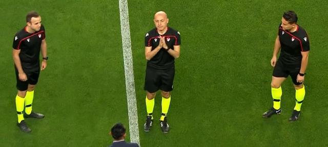 Sahaya adımını atınca kıyamet koptu! Cüneyt Çakır ağlamamak için kendisini zor tuttu