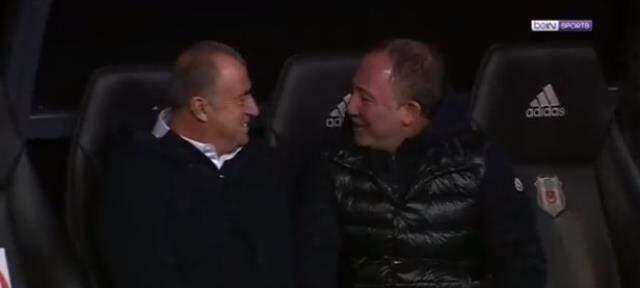 Yedek kulübesindeki sohbette kahkahalara boğuldular! Fatih Terim ve Sergen Yalçın'ın o anları büyük ilgi çekti