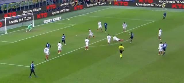 Ne yaptın sen Hakan! Milli futbolcumuzun akıllara durgunluk veren golü tüm dünyanın dilinde