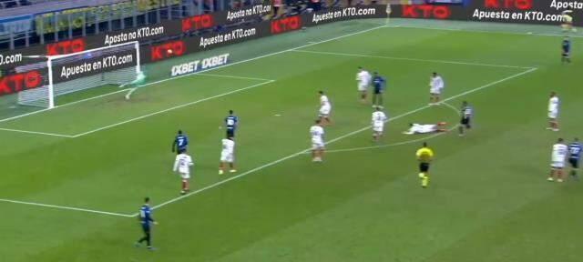 Ne yaptın sen Hakan! Milli futbolcumuzun akıllara durgunluk veren golü tüm dünyanın dilinde