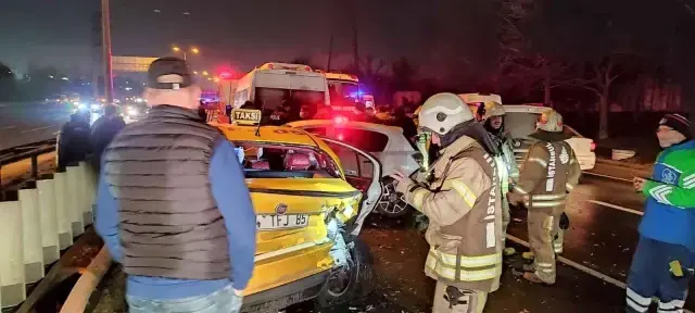 TEM'de feci kaza: 7 araç birbirine girdi, 4 yaralı var