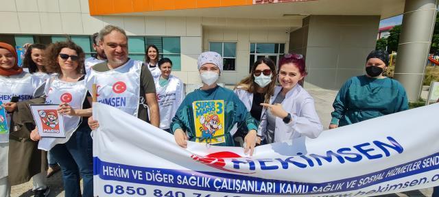 On binlerce hekim TBMM'ye sunulan sağlık düzenlemesini protesto için 1 günlük iş bırakma eylemi yaptı