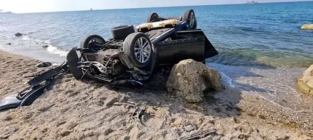 Haciz gelen otomobilini uçurumdan atan vatandaş, o anları kayda alıp TikTok'ta paylaştı