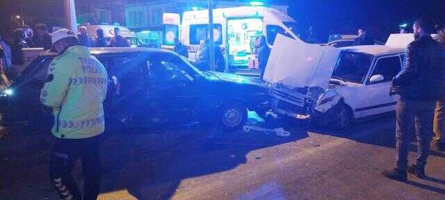 Fethiye'de iki otomobilin çarpıştığı kazada 10 kişi yaralandı