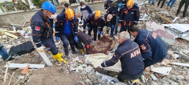 Kayıp olarak aranıyordu, enkaz altında kalan otomobilinde cesedi bulundu
