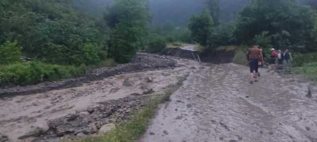 Amasya ve Samsun'a yaşanan sel felaketi nedeniyle 2 kişi hayatını kaybetti