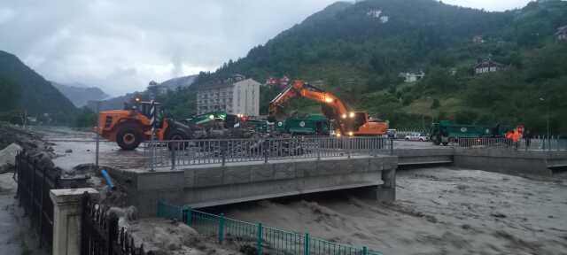 Sağanak nedeniyle Samsun ve Sinop ve Kastamonu'da eğitime bir gün ara verildi