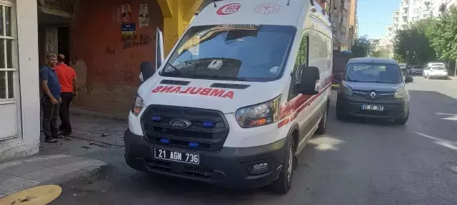 2 çocuk annesi kadın dolaba asılı halde bulundu