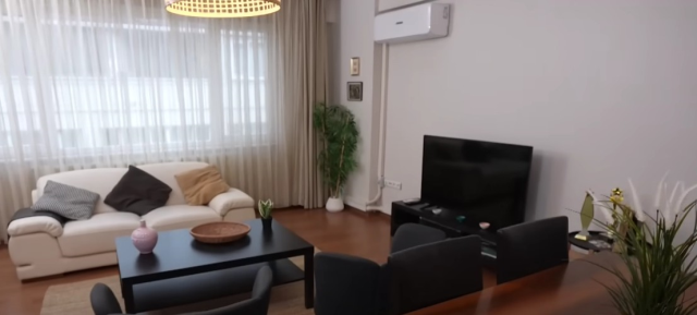 Selahattin Taşdöğen, mütevazı evinin kapılarını ilk kez açtı