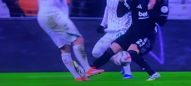 Beşiktaş'ın yeni transferi Asllani, 6 dakikada kırmızı kart gördü