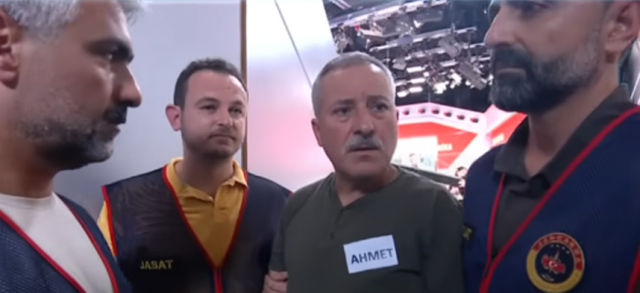 4 yıldır kayıp olan Emrah Elveren'in ev arkadaşı canlı yayında gözaltına alındı