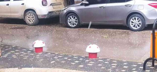 Meteoroloji uyarmıştı! 4 ile ceviz büyüklüğünde dolu yağdı