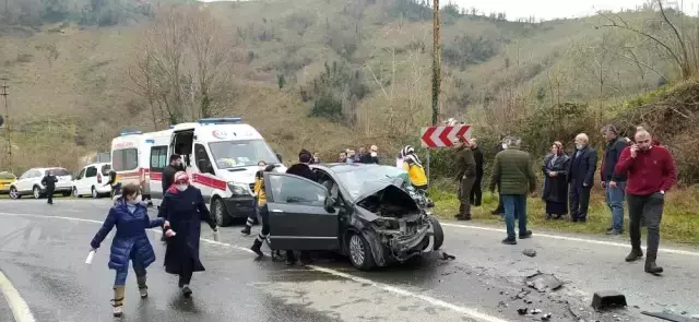 Otomobil ile kamyonun çarptığı feci kazada can pazarı: 2 ölü, 2 yaralı