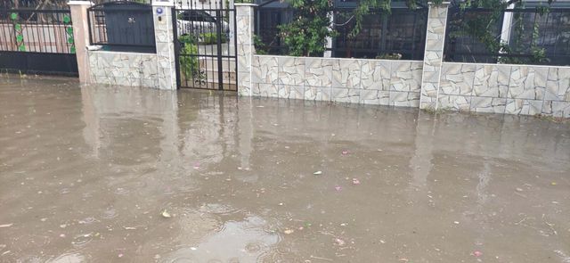İzmir ve Kütahya'yı sağanak vurdu! Cadde ve sokaklar su altında kaldı