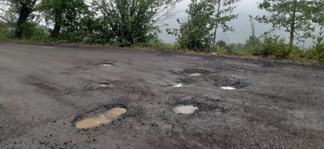 Belediye 'görülmeye değer mahalle' unvanı verdi ama görmeye gidecek yolu yok