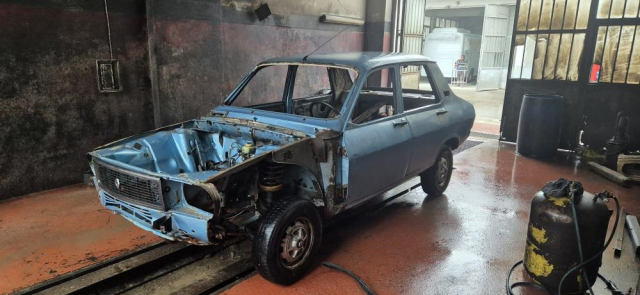 41 Yıl Sonra Özlemle Bulduğu Otomobilini Restore Ettirip Torununa Hediye Etti