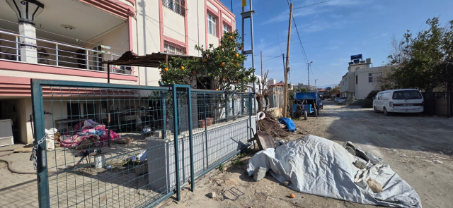 17 yaşındaki genç kız, tabancayla başından vurulmuş halde yaralı bulundu: 2 gözaltı