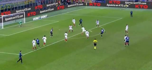 Ne yaptın sen Hakan! Milli futbolcumuzun akıllara durgunluk veren golü tüm dünyanın dilinde