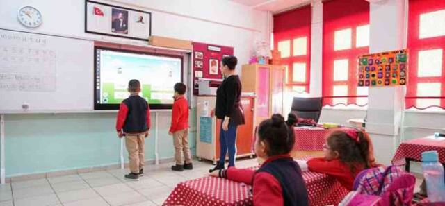 Milli Eğitim Bakanlığı tüm öğretim kademelerindeki zorunlu derslere ait 'Türkiye Yüzyılı Maarif Modeli' yeni müfredat taslağını yayınladı
