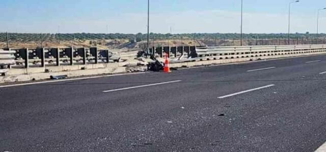 Viyadükten düşen tırda sıkışan 2 kişi hayatını kaybetti