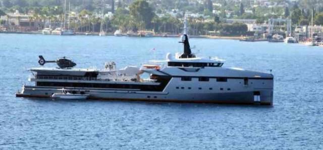 Dünyanın en zengini Jeff Bezos, 500 milyon dolarlık yatıyla Bodrum'a demir attı