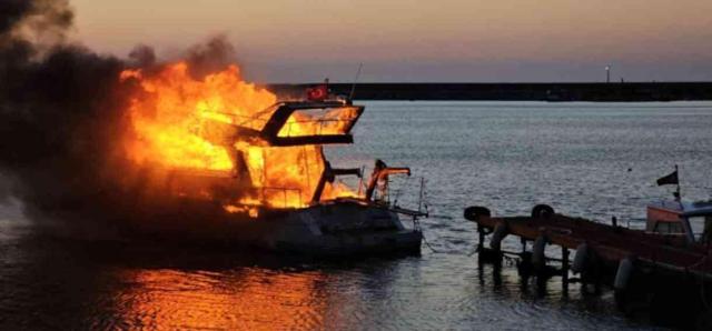 Aynı anda hem otobüsleri hem de tekneleri yandı