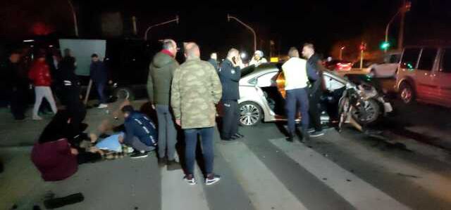 TEKİRDAĞ'DA TUR MİNİBÜSÜ İLE OTOMOBİL ÇARPIŞTI; 20 YARALI