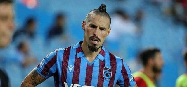Trabzonspor'da Fenerbahçe maçı öncesi takımın yıldızı Hamsik tesisten ayrıldı