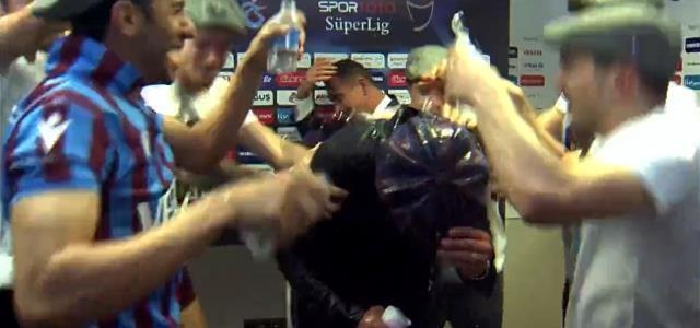 Canlı yayına damga vuran baskın! Abdullah Avcı ve muhabir ne yapacağını şaşırdı