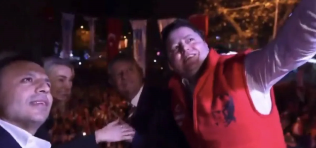 Özgür Özel'in el işaretine Dilek İmamoğlu müdahale etti