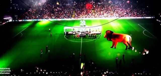 Galatasaray'ın şampiyonluk kutlamalarında ekrana getirdiği hologram aslan dalga konusu oldu