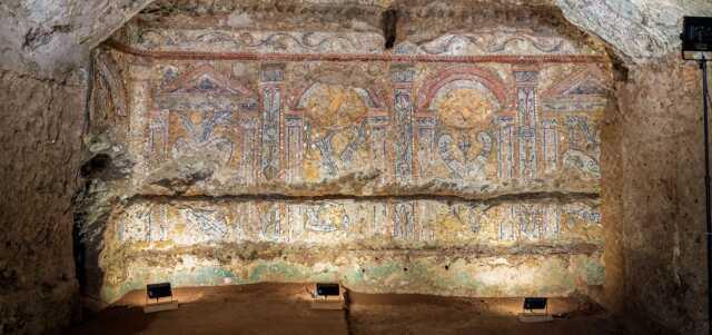 Roma'da mercan ve deniz kabuklarından yapılmış 2300 yıllı mozaik bulundu