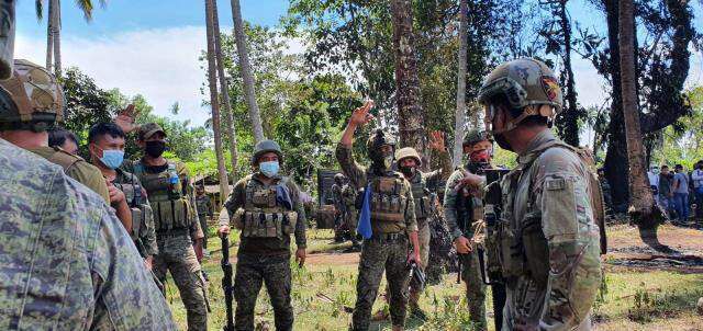 Filipinler'de askeri uçağın inişi sırasında kaza! En az 45 kişi hayatını kaybetti