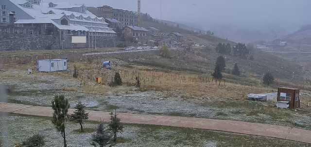 Uludağ'a Mevsimin İlk Karı Yağdı