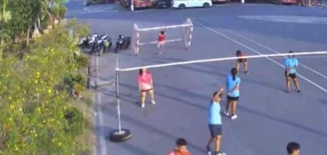 Tayland'da öğrenci kale direğinin üzerine düşerek hayatını kaybetti