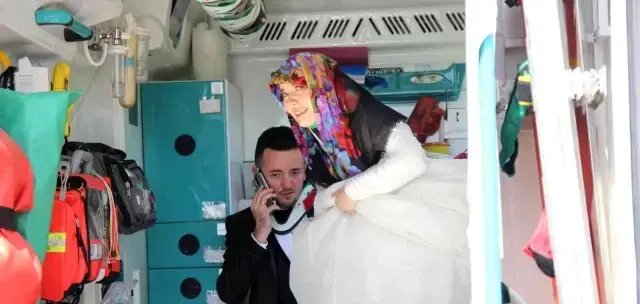 Gelin ile damat, fotoğraf çektirmek için çıktıkları yolda kabusu yaşadı: 4 yaralı