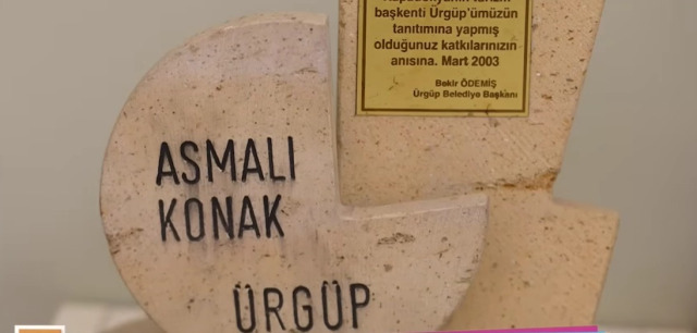 Nihal Menzil mütevazı apartman dairesinde huzurlu bir yaşam sürüyor