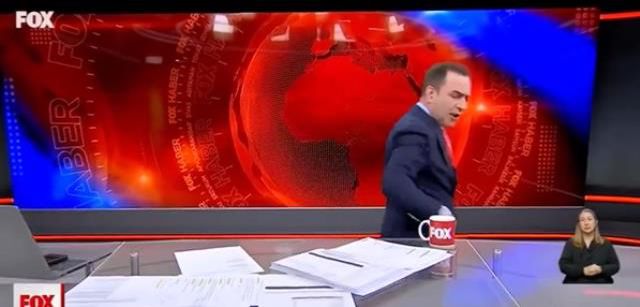 FOX Ana Haber sunucusu Selçuk Tepeli sinirlendi! BARDAĞI FIRLATTI! Selçuk Tepeli neden sinirlendi?